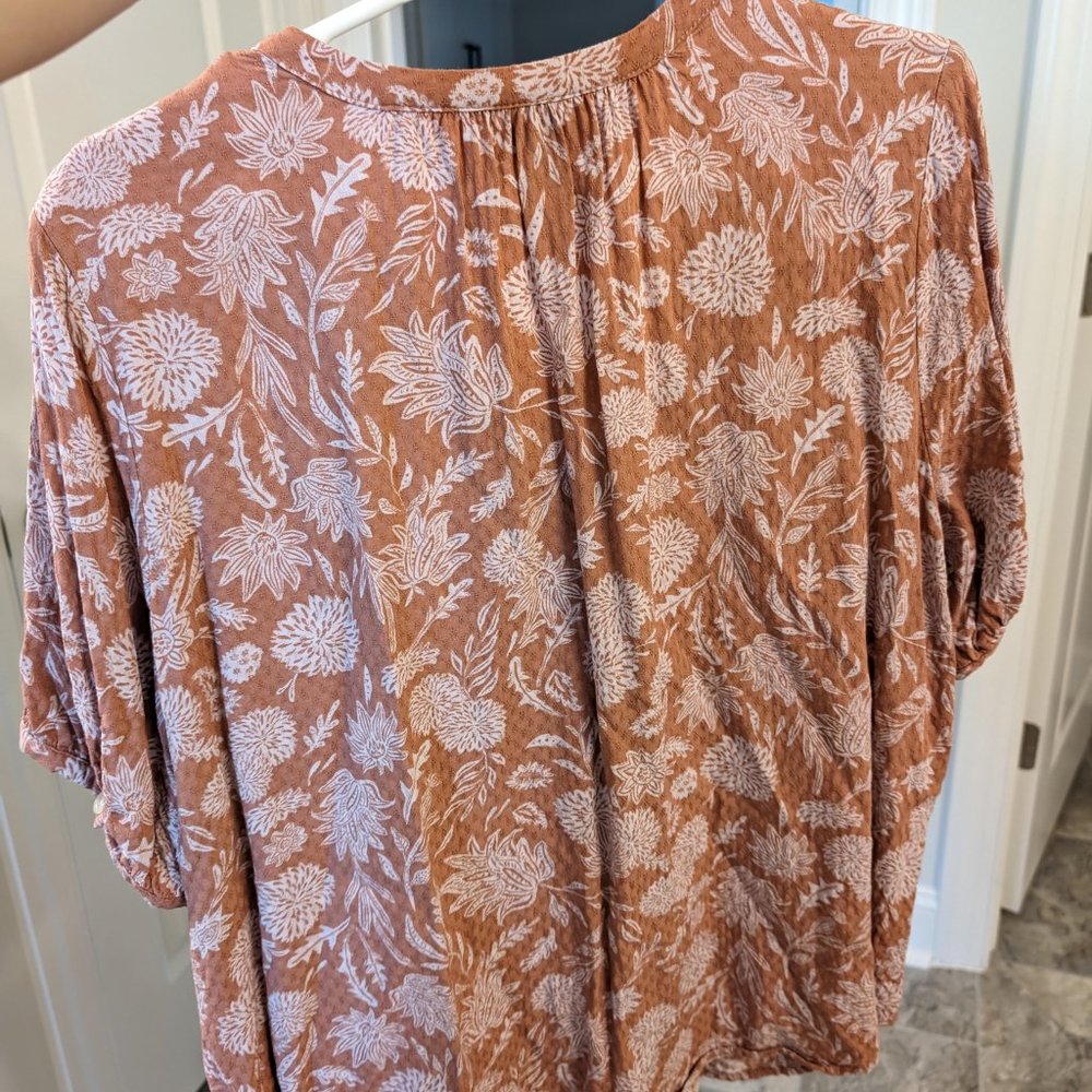 Universal Thread button up shirt - Picture 2 of 3